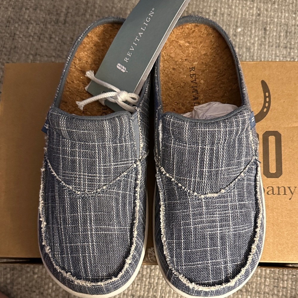 REVITALIGN Siesta Canvas Slip-Ons Size 5